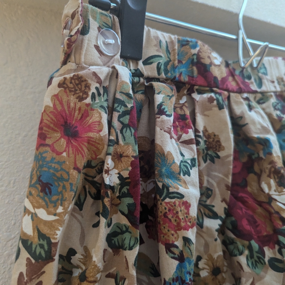 Golden Floral Knee-Length Skirt with Pockets